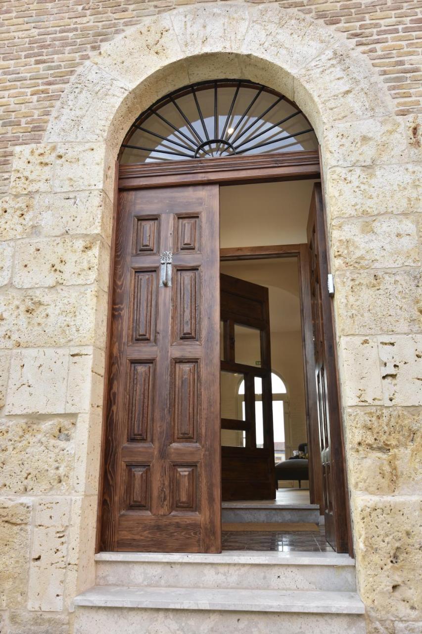 Sanmartina Hotel Becerril de Campos Luaran gambar